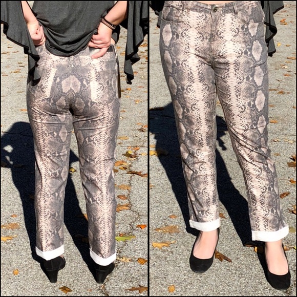 + Snake Print Boyfriend Roll Hem Jeans! NEW! - Picture 3 of 10